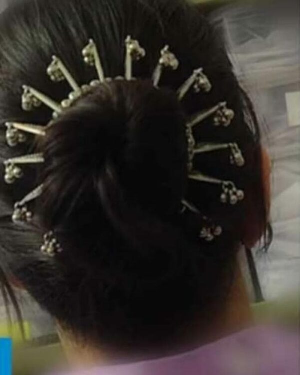 Gold and pearl hair accessories, traditional Indian hair jewelry, decorative hairpins for women, kurabels elegant hair ornaments, suitable for special occasions and festive events.